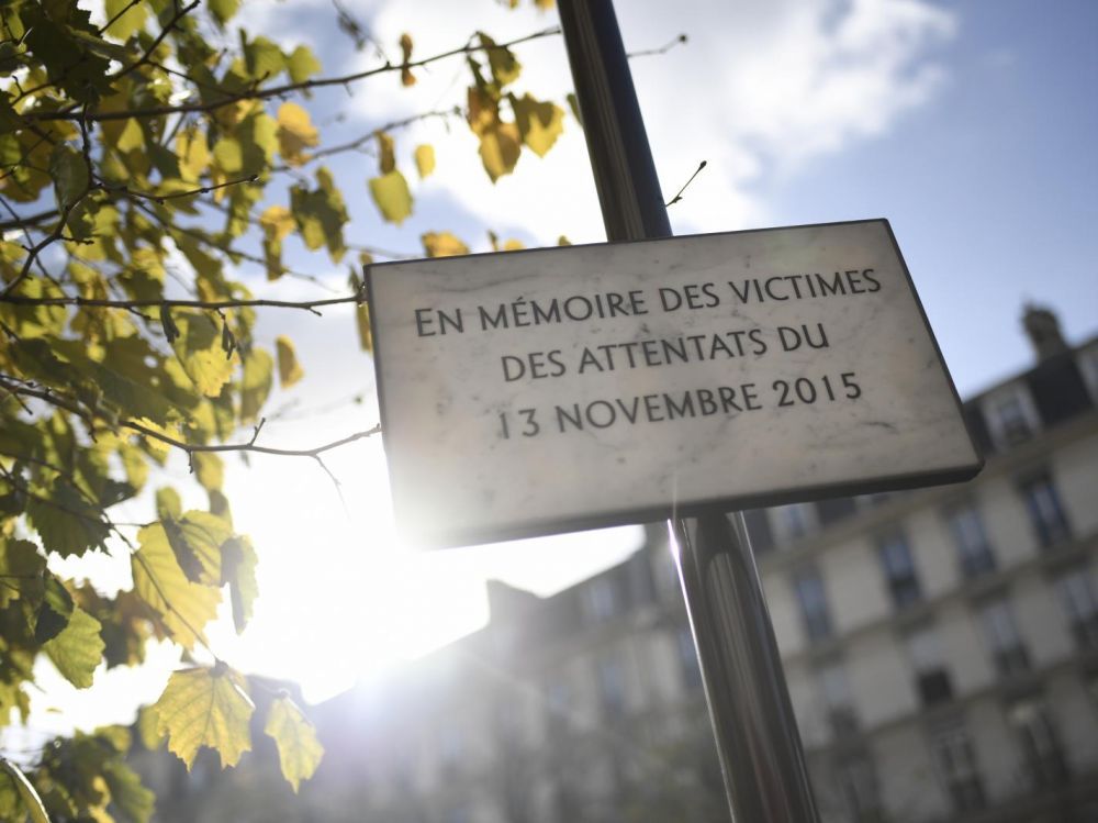 Inauguration de la plaque en mémoire des victimes des attentats terroristes en France